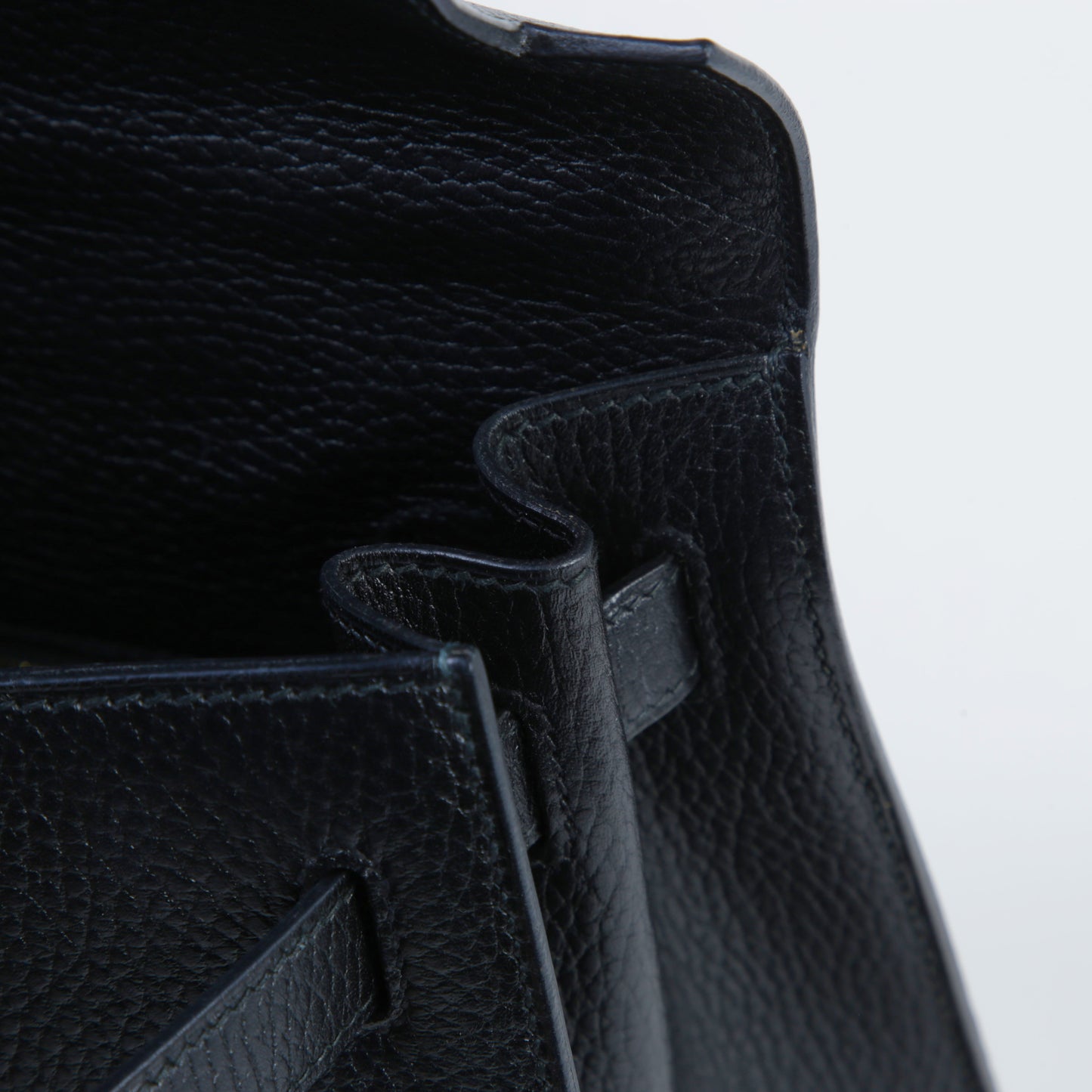 HERMÈS Hermès Kelly 32 Sellier Noir with Gold Hardware