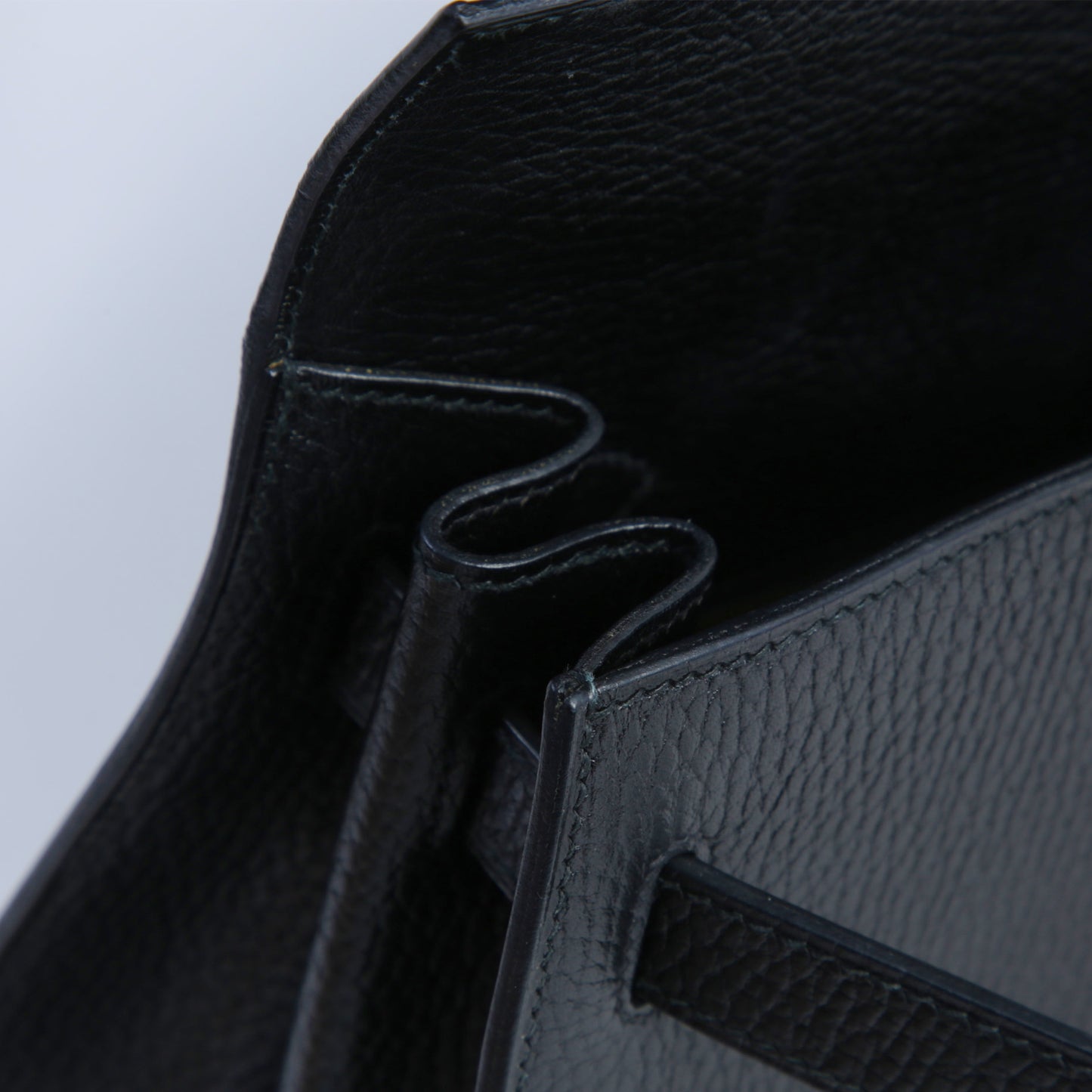 HERMÈS Hermès Kelly 32 Sellier Noir with Gold Hardware